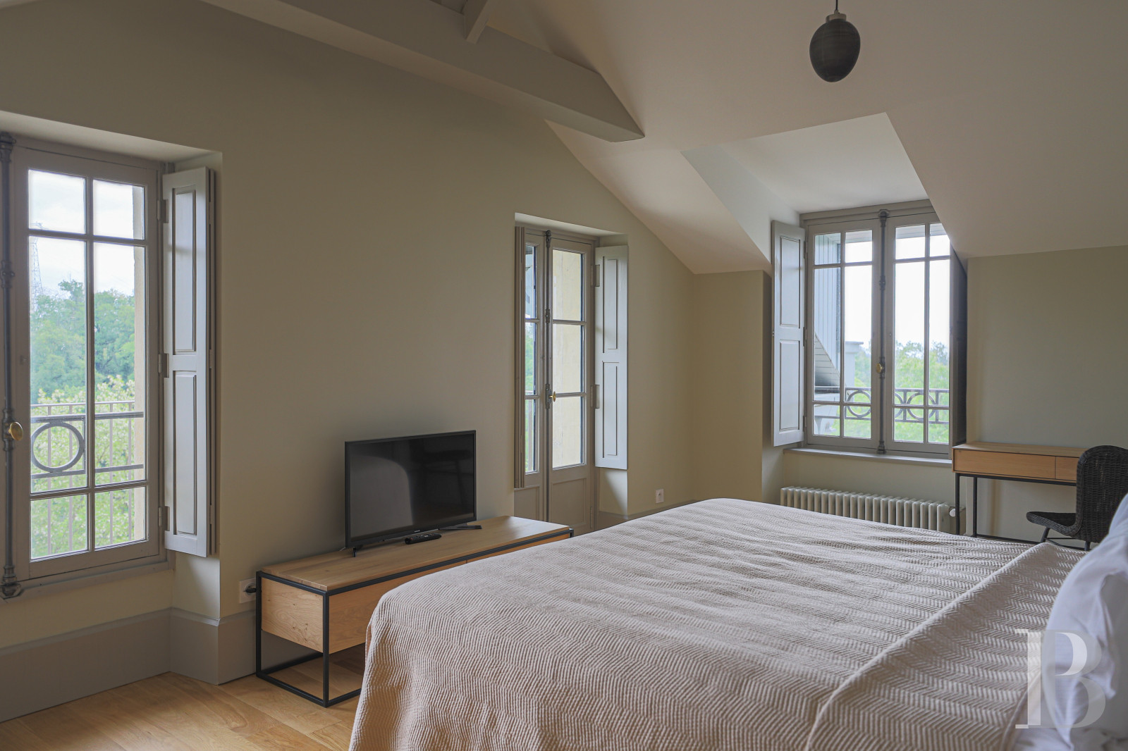 Dans la Drôme, au nord de Valence, un ancien relais de chasse de 1860 devenu annexe indépendante d’un hôtel renommé - photo  n°31